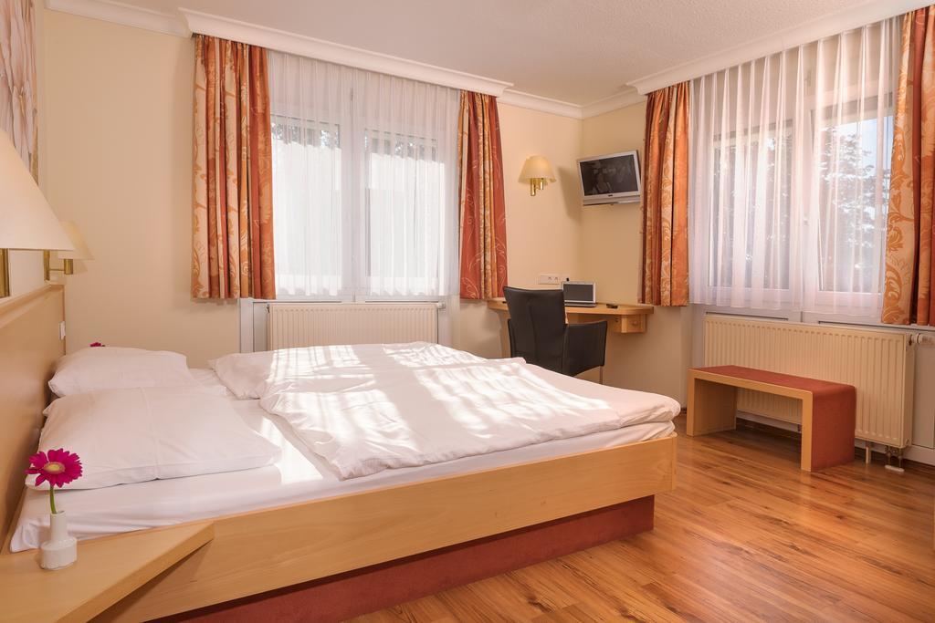 אומקירץ' Hotel Heuboden מראה חיצוני תמונה
