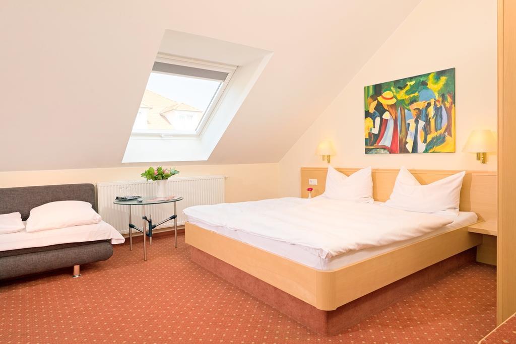 אומקירץ' Hotel Heuboden מראה חיצוני תמונה